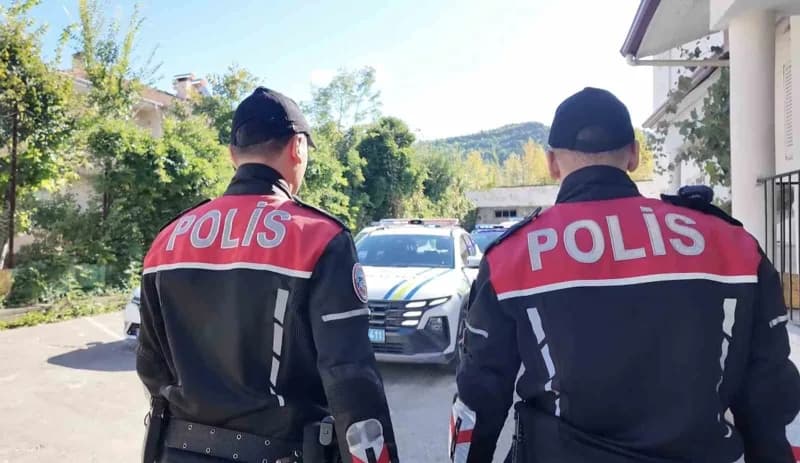 Kastamonu Cide ilçesinde polis ekiplerinin kimlik sorgulaması ve denetim çalışmaları