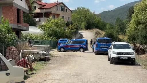 Bolu Mengen'de ormanlık alanda jandarma ekipleri tarafından yakalanan çifte cinayet zanlısı Ramazan Ç.