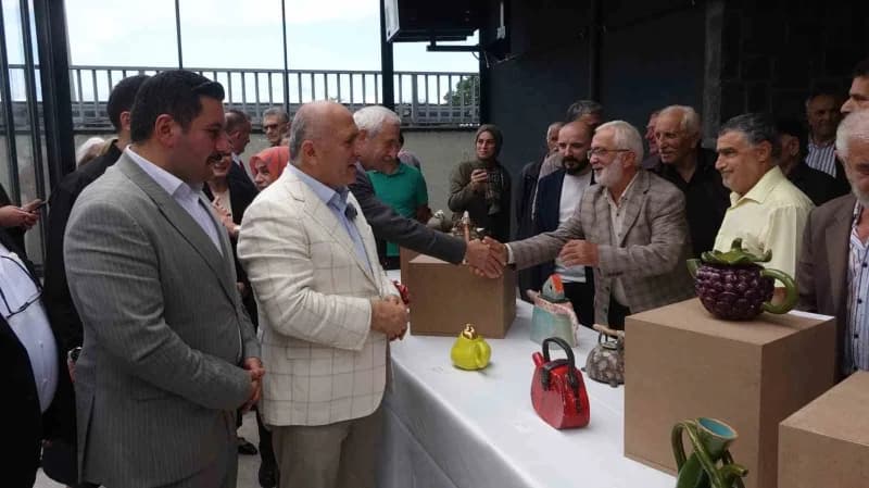 Rize'nin Çayeli ilçesinde hizmete giren Ahmet Mesut Yılmaz Sosyal Tesisleri, açılış etkinlikleri kapsamında Bursa’dan ge