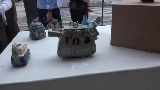 Rize Çayeli’de açılan Çılgın Çaydanlıklar sergisinden seramik çaydanlık heykelleri