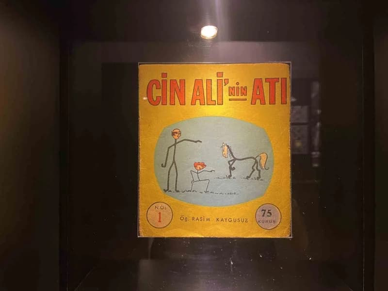 Ankara’da birçok kuşağın ilk okuma arkadaşı olan Cin Ali, kendi müzesinde ziyaretçilerini çocukluk yıllarına götürüyor.