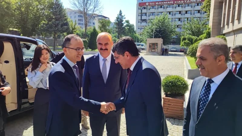 Çin Halk Cumhuriyeti Ankara Büyükelçisi Jiang Xuebin, AK Parti Batman Milletvekili Ferhat Nasıroğlu’nun davetiyle geldiğ