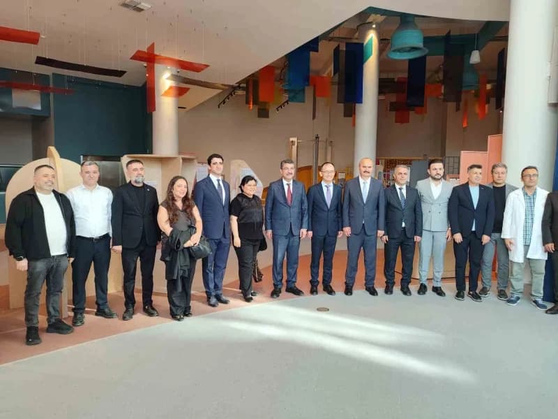 Milletvekili Nasıroğlu’nun ev sahipliğinde gerçekleşen programa Batman Valisi Ekrem Canalp, AK Parti Batman İl Başkanı H