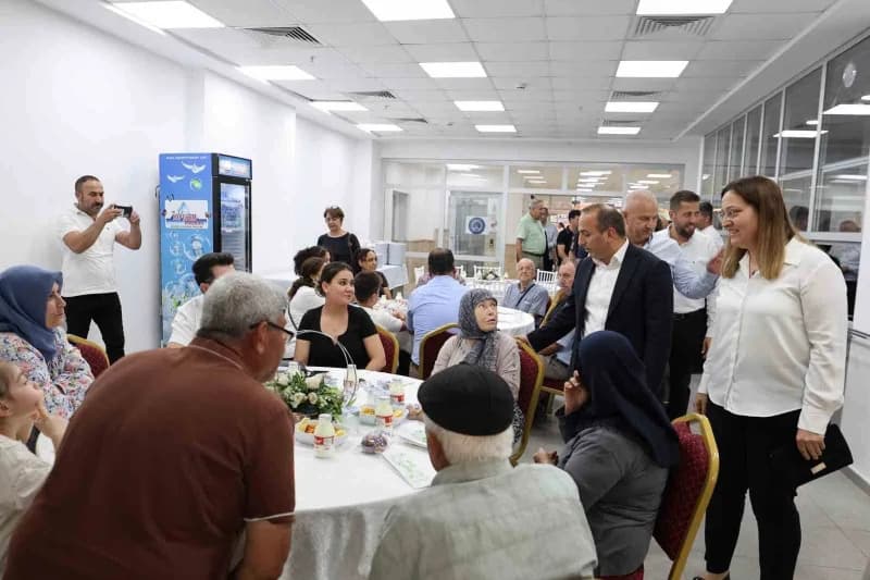 Aydın’ın Çine ilçesinde 19 Eylül Gaziler Günü dolayısıyla yemek programı düzenlendi. Programda Gaziler ile şehit aileler
