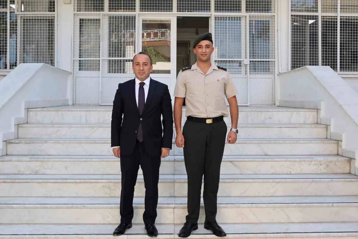 Çine Kaymakamı Ali Erdoğan, Üsteğmen Avni Çağlar Çınar’ı ziyaret ederek yeni görevinde başarılar diledi
