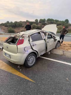 Çine ilçesinde refüje çarpan ve takla atan otomobilin kazadan sonraki hali