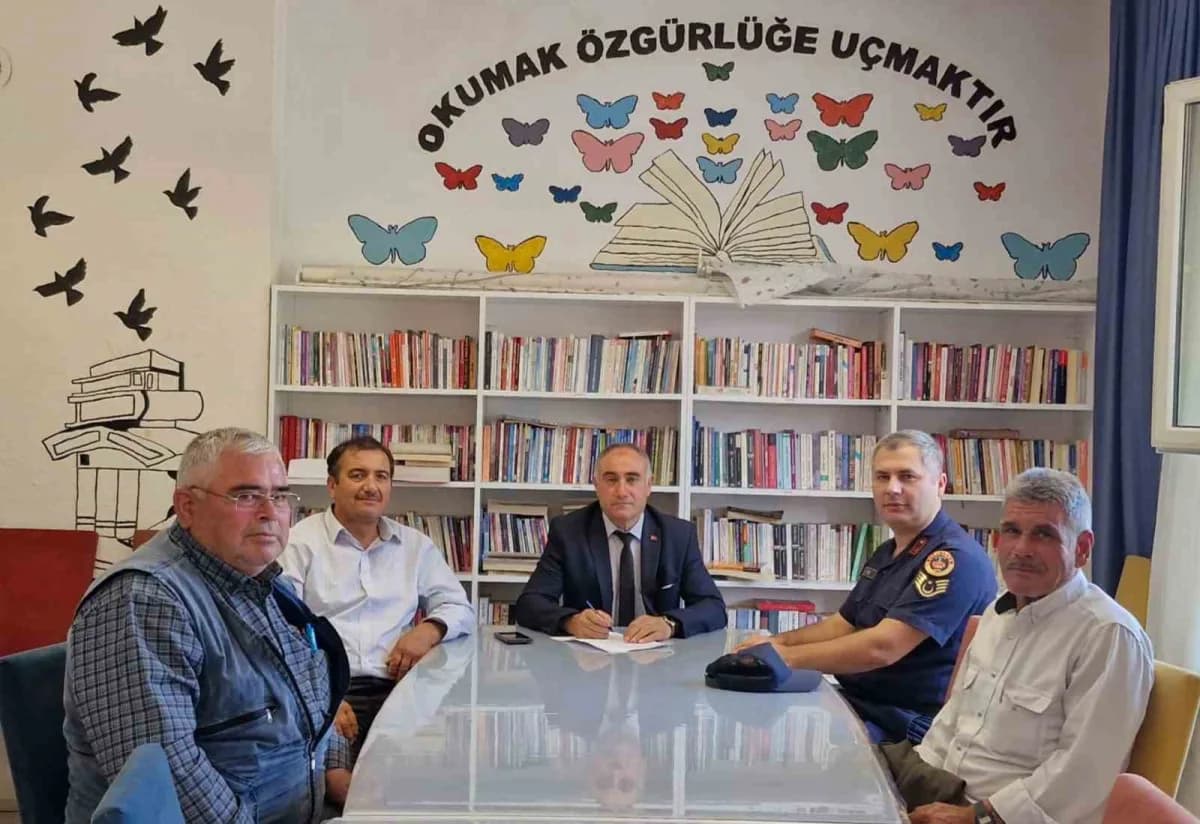 Denizli’nin Çivril ilçesinde öğrencilerin güvenli ulaşımı ve eğitim ortamlarının güvenliği için Jandarma ekiplerinin çal