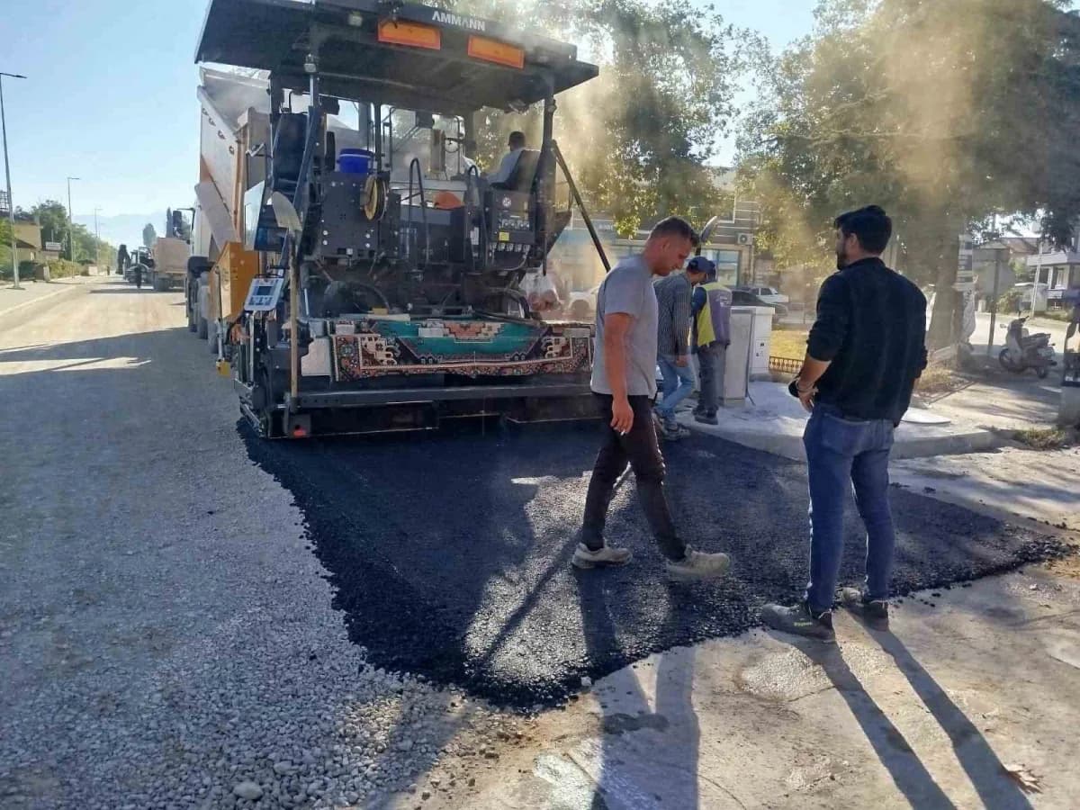 Çivril’de 20 yıllık bekleyişin ardından yol hizmete açıldı