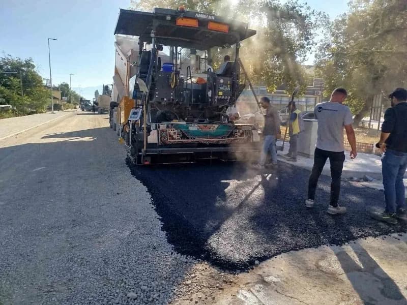 Denizli Çivril’de Işıklı-Değirmenönü Caddesi’nde tamamlanan asfalt ve altyapı çalışmaları sonrası yol görünümü
