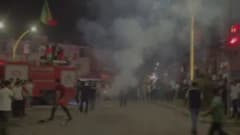 Cizre’de Amedspor galibiyet kutlamalarında çıkan yangında itfaiye ekipleri müdahale ediyor