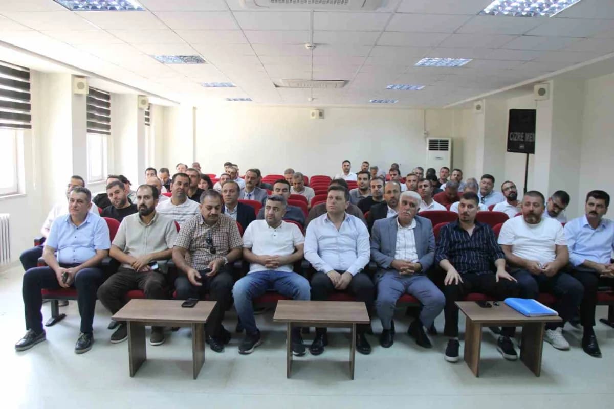 Cizre’de taşımalı Eğitim kapsamındaki öğrencilerin okullarına güvenle ulaşabilmesi amacıyla toplantı düzenlendi. İlçe Mi