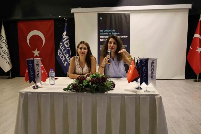 Psikoloji Bölümü'nden Klinik Psikolog Burçin Deniz (Solda), Medicana Sağlık Grubu Psikiyatri Bölümü'nden Dr. Öğretim Üye