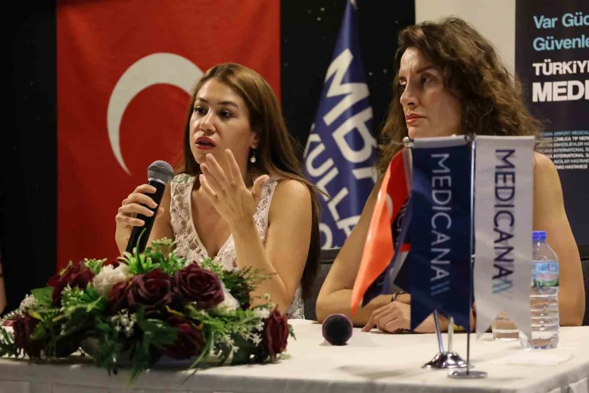 Uzmanlar, çocuklarda okul reddi ve uyum sürecini anlatırken velilerle seminerde bir araya geliyor
