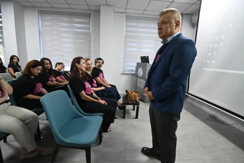 Eğitimin açılış konuşmasını yapan Başhekim Prof. Dr. İsmet Topçu, çocuklarda sepsisin erken fark edilmesi ve tedavinin z