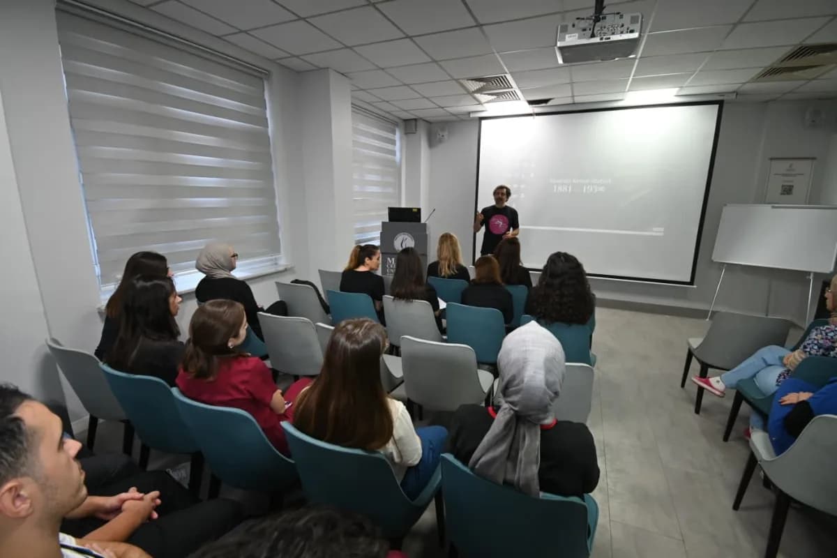 Dünya Sepsis Haftası kapsamında Manisa Celal Bayar Üniversitesi (MCBÜ) Hafsa Sultan Hastanesi’nde çocuklarda sepsisin er