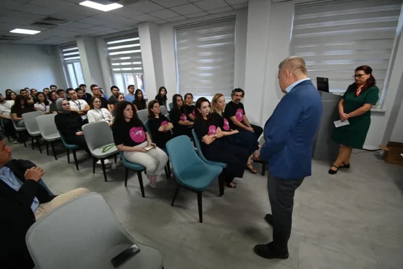 Eğitimin açılış konuşmasını yapan Başhekim Prof. Dr. İsmet Topçu, çocuklarda sepsisin erken fark edilmesi ve tedavinin z