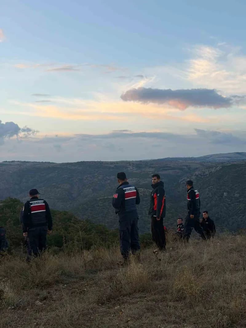 AFAD ekipleri yaşlı kadını arama çalışmalarını sürdürdü