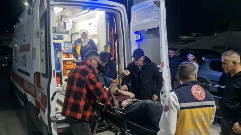Çorum Alaca’da kaybolan alzaymır hastası kadın yol kenarında vatandaşlar ve ekipler tarafından bulunuyor