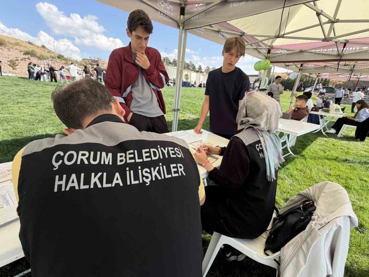 Hitit Üniversitesi’nde yeni eğitim-öğretim yılının başlamasıyla birlikte Çorum Belediyesi, üniversite öğrencilerini kamp