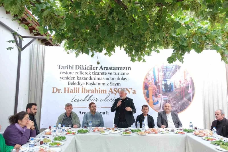 Belediye Başkanı Halil İbrahim Aşgın, esnafla kahvaltıda bir araya geldi.