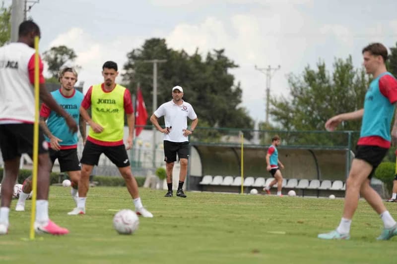 Trendyol Süper Lig ekiplerinden Çorum FK, Antalya'daki kamp çalışmalarına bugün yaptığı antrenmanla devam etti.