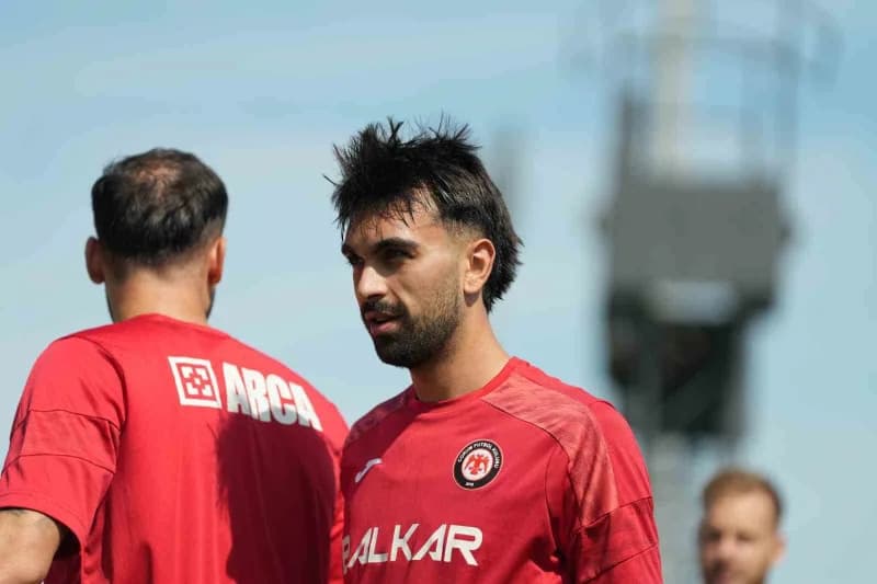 Milli maçlar nedeniyle lige verilen arada Antalya'da kampa giren Trendyol Süper Lig ekiplerinden Çorum FK, çalışmalarını