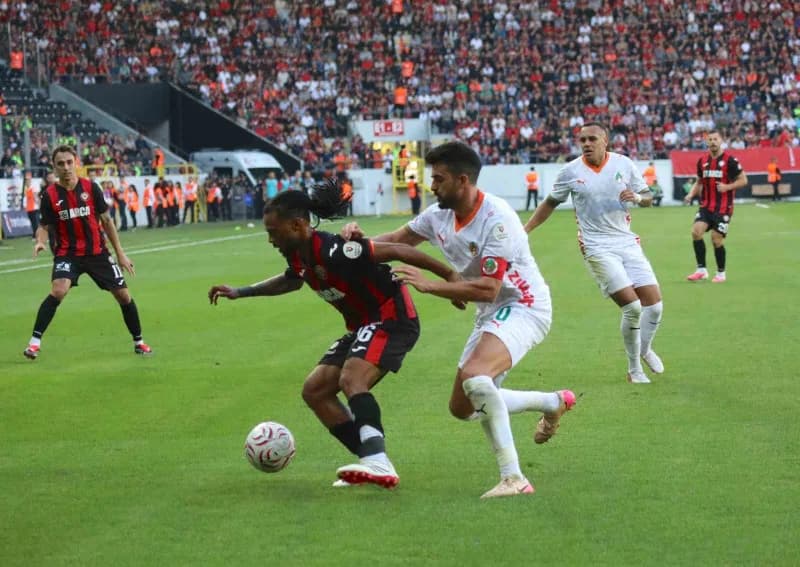 Trendyol Süper Lig’in 6. Haftasında Çorum FK, evinde Corendon Alanyaspor’a 2-1 mağlup oldu.