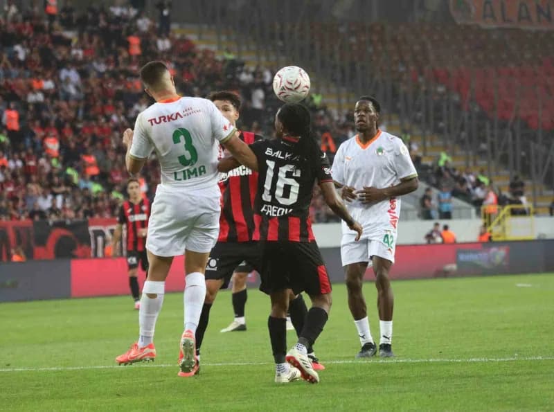 Trendyol Süper Lig’in 6. Haftasında Çorum FK, evinde Corendon Alanyaspor’a 2-1 mağlup oldu.