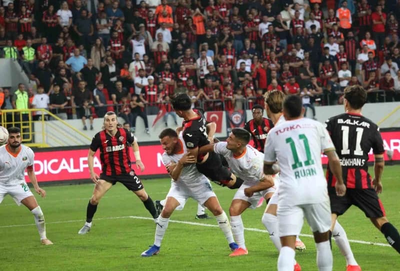 Trendyol Süper Lig’in 6. Haftasında Çorum FK, evinde Corendon Alanyaspor’a 2-1 mağlup oldu.