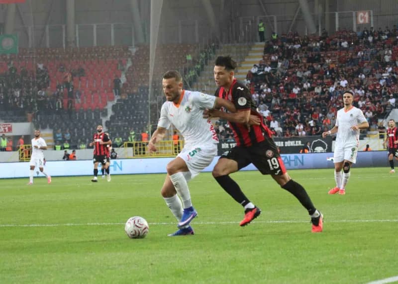 Trendyol Süper Lig’in 6. Haftasında Çorum FK, evinde Corendon Alanyaspor’a 2-1 mağlup oldu.