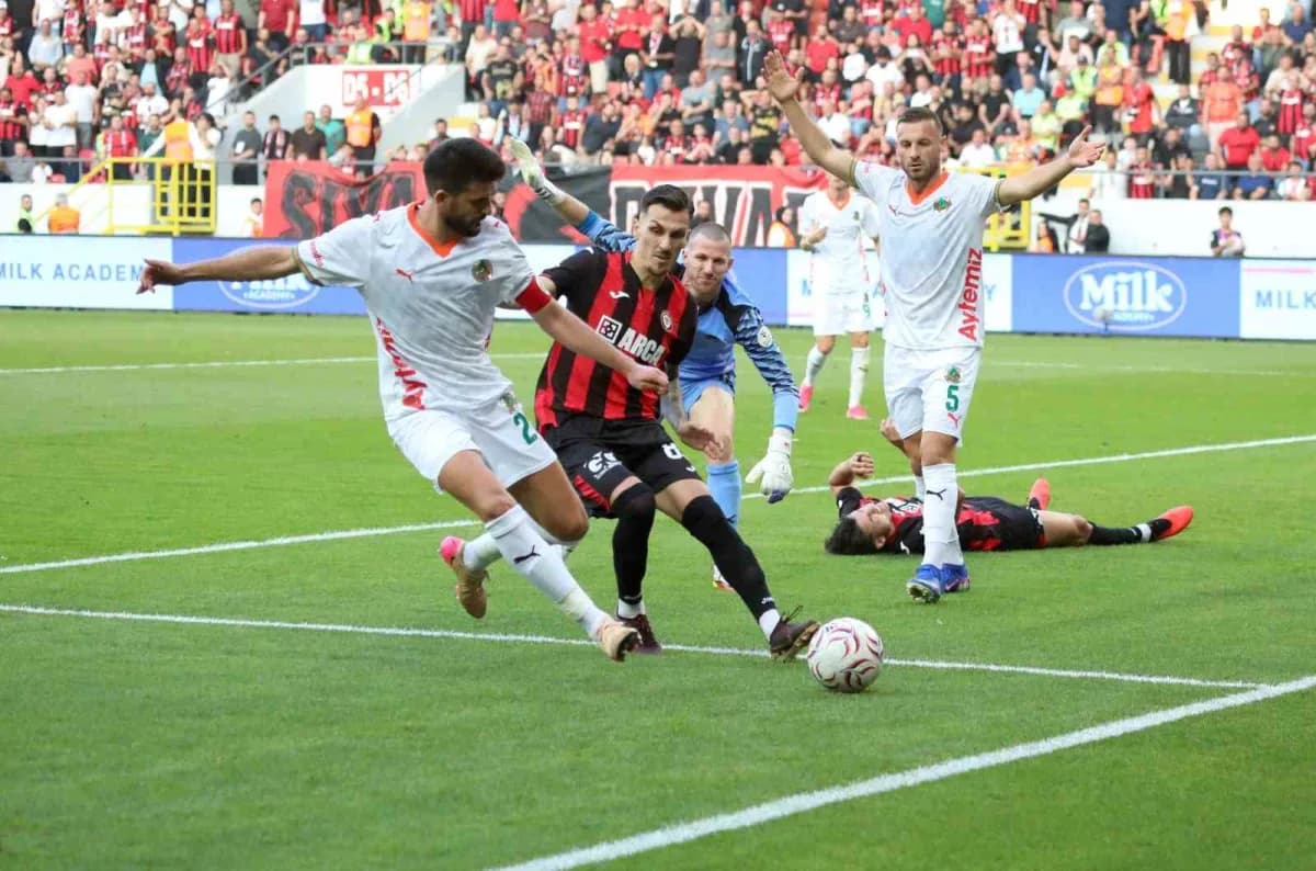 Trendyol Süper Lig’in 6. Haftasında Çorum FK, evinde Corendon Alanyaspor’a 2-1 mağlup oldu.