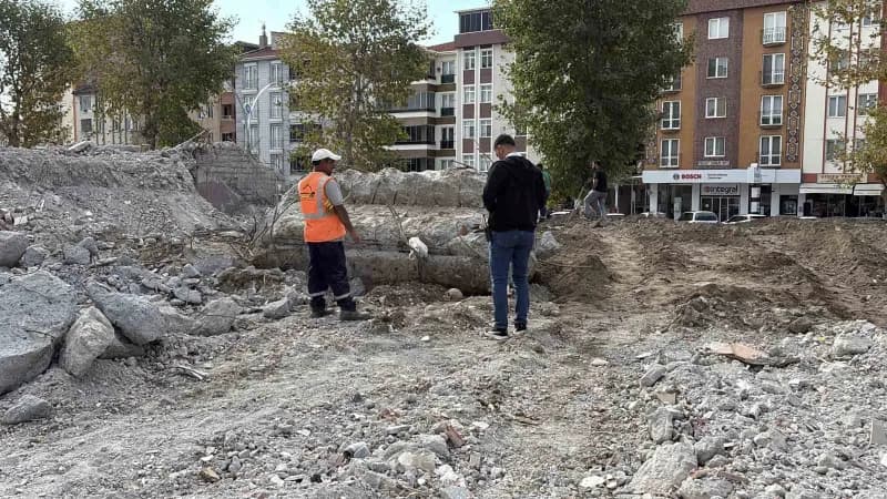 Çorum Üçtutlar Mahallesi’nde okul yıkım alanında bulunan insan kafatası ve kemik parçaları