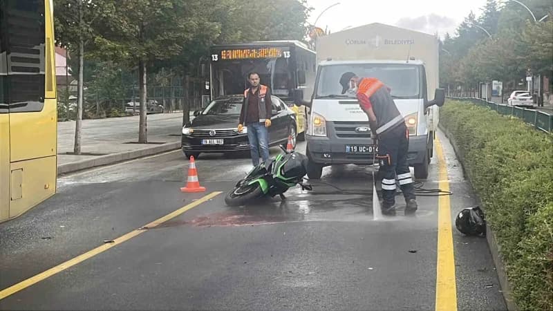 Çorum'da meydana gelen motosiklet sürücüsü hayatını kaybetti.