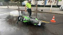 Çorum Gazi Caddesi Yunus Emre Parkı mevkiinde motosiklet kazası sonrası olay yeri
