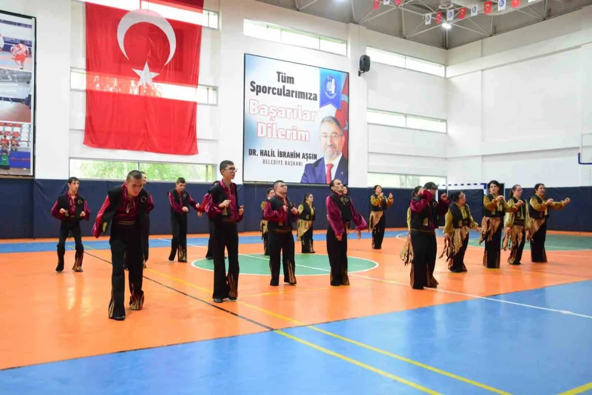 Çorum’da özel bireylerden oluşan halk oyunları ekipleri, dünyanın en büyük havacılık, uzay ve teknoloji festivali TEKNOF