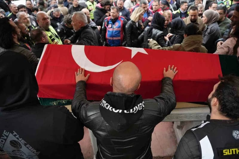 Fenomen motorcu Cumhur Kahraman son yolculuğuna uğurlandı