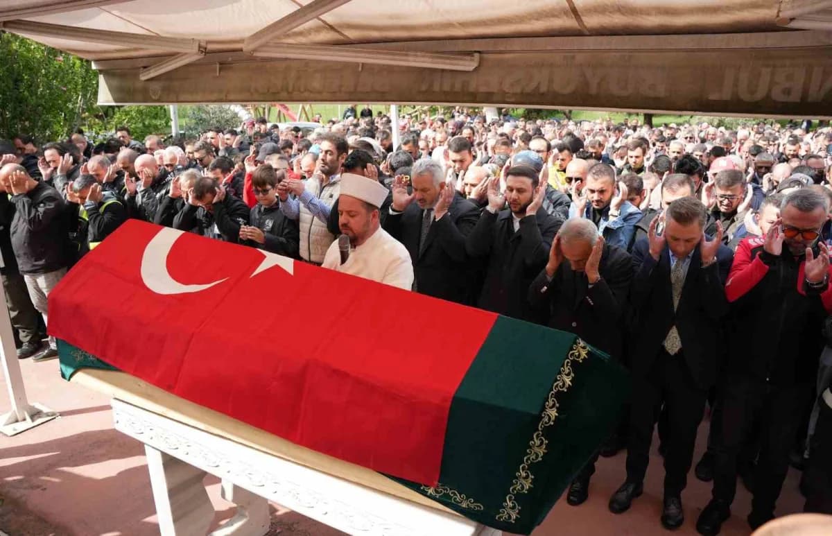 Cumhur Kahraman için İstanbul Florya Yeni Camii’nde düzenlenen cenaze töreninden motosiklet konvoyu havadan görüntüsü