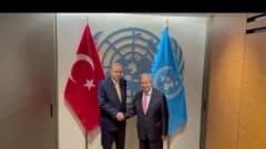 Cumhurbaşkanı Recep Tayyip Erdoğan ve BM Genel Sekreteri Antonio Guterres Birleşmiş Milletler binasında görüşme yaparken
