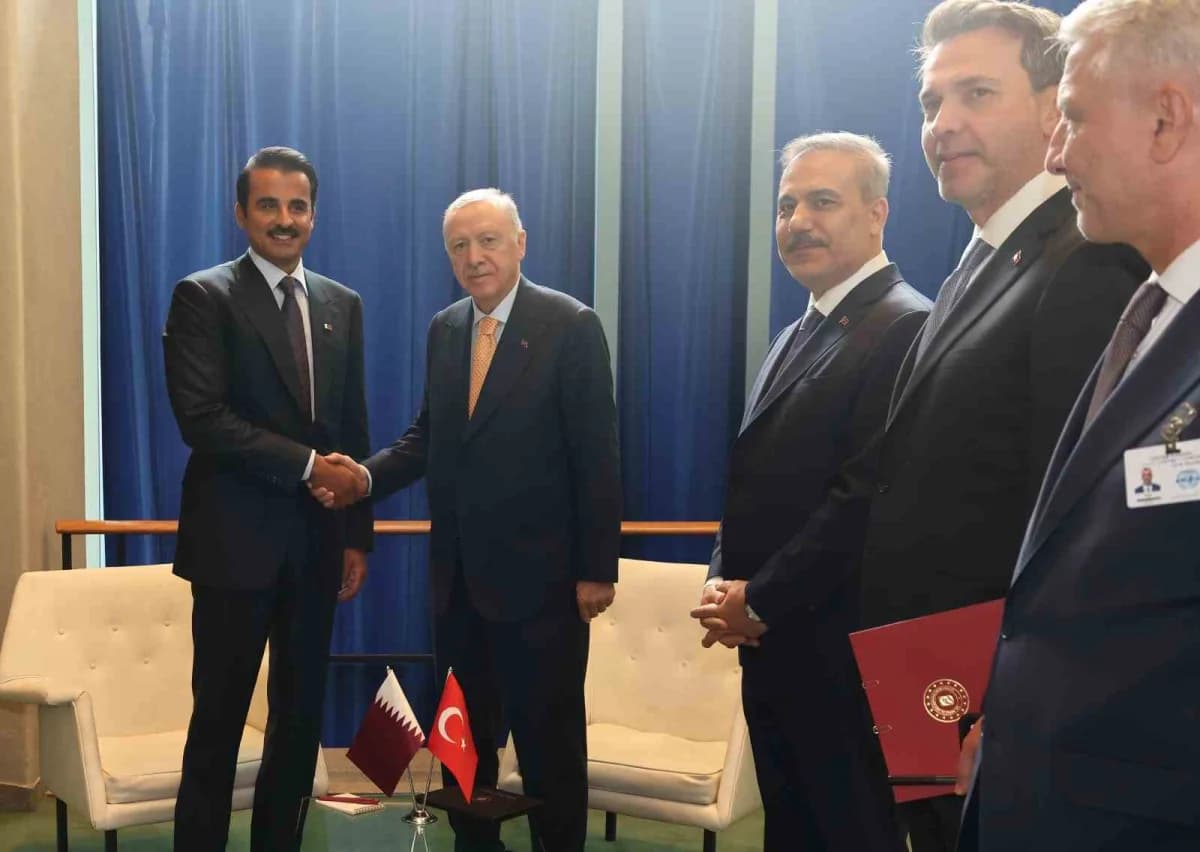 Cumhurbaşkanı Erdoğan, Katar Emiri Al Thani ile görüştü