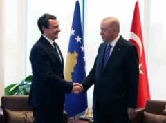 Cumhurbaşkanı Recep Tayyip Erdoğan ve Kosova Başbakanı Albin Kurti Türkevi’nde görüşme yaparken