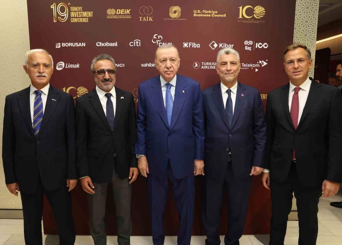 New York (İha) - Cumhurbaşkanı Recep Tayyip Erdoğan, ABD’nin New York kentindeki temasları kapsamında iş adamlarıyla bir