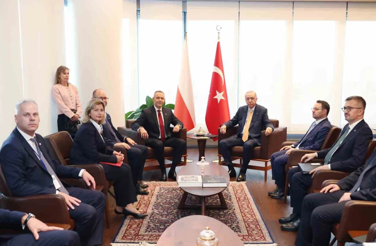 Cumhurbaşkanı Erdoğan, Polonya Cumhurbaşkanı Nawrocki ile görüştü