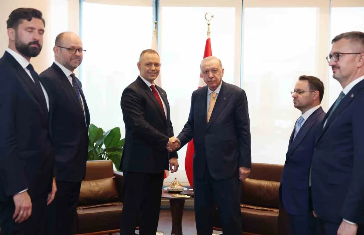 Cumhurbaşkanı Recep Tayyip Erdoğan ve Polonya Cumhurbaşkanı Karol Nawrocki New York'ta görüşme yaparken