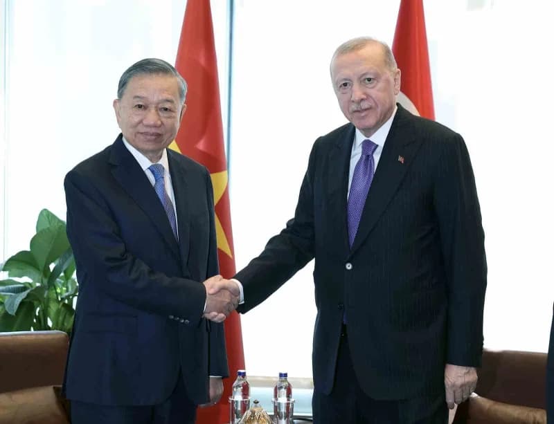 Cumhurbaşkanı Recep Tayyip Erdoğan ve Vietnam Devlet Başkanı To Lam New York'ta Türkevi'nde görüşme yaparken