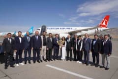 Cumhurbaşkanı başdanışmanları Ahmet Selim Köroğlu ve Ayhan Oğan Şırnak Şerafettin Elçi Havalimanında karşılanıyor