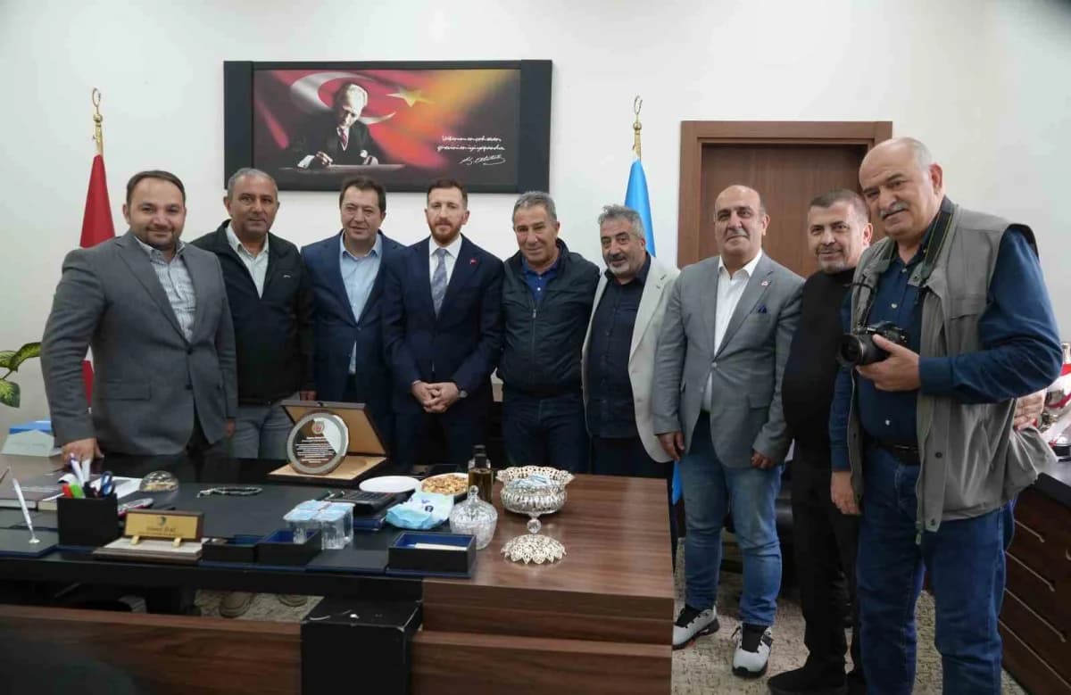 Doğu Anadolu Gazeteciler Cemiyeti (DAGC) Başkanı Ayhan Türkez, Doğu Anadolu Gazeteciler Federasyonu Başkanı İrfan Tarakç