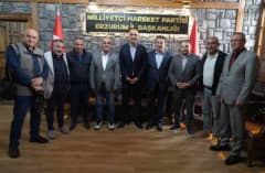 DAGC yönetim kurulu üyeleri ve MHP Erzurum İl Başkanı Adem Yurdagül hatıra fotoğrafı çektirirken