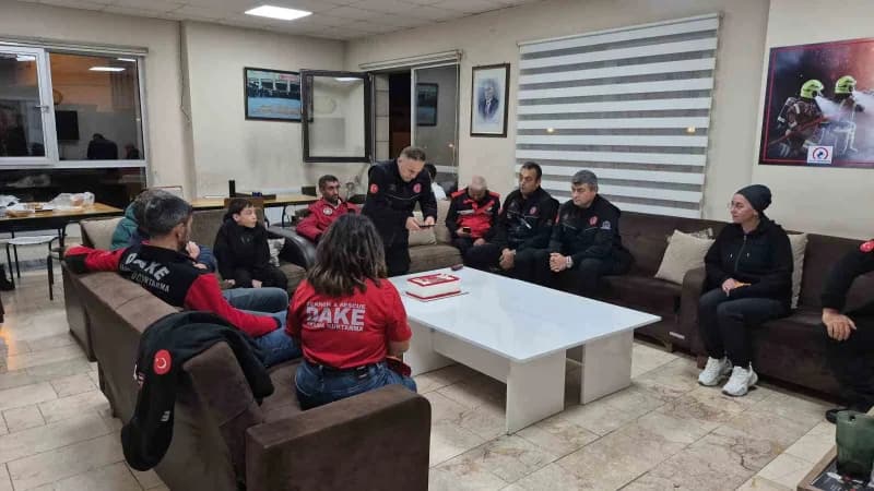 İtfaiye Haftası kutlamaları bütün hızıyla devam ediyor. Bu çerçevede türkiye genelinde yaşanan bütün felaketlerde omuz o