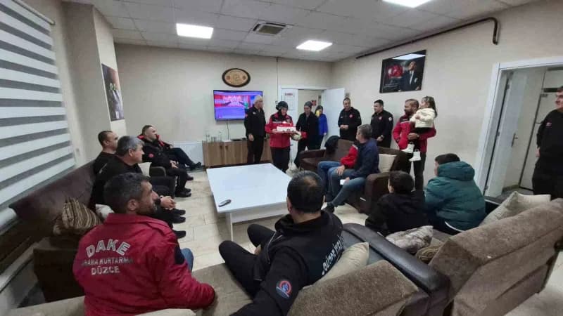 İtfaiye Haftası kutlamaları bütün hızıyla devam ediyor. Bu çerçevede türkiye genelinde yaşanan bütün felaketlerde omuz o