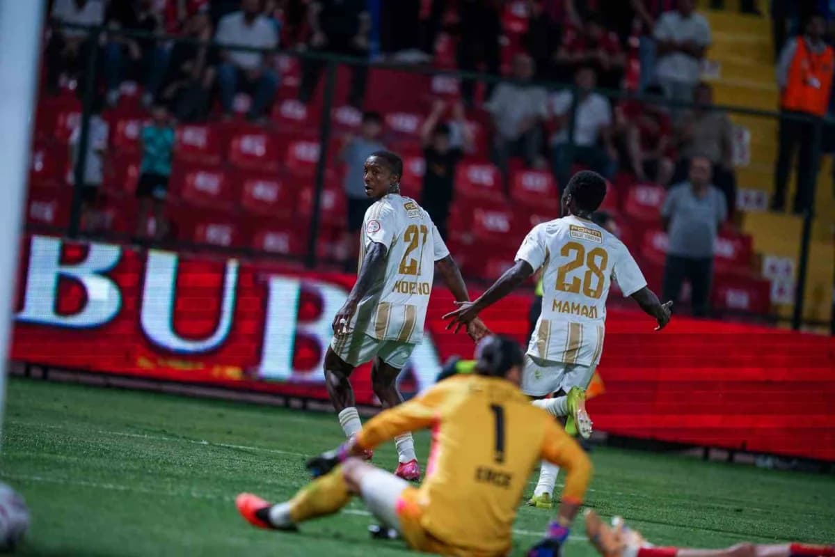 Kayserispor’un başarılı oyuncusu Daniel Moreno son 3 maçta 5 gol attı.